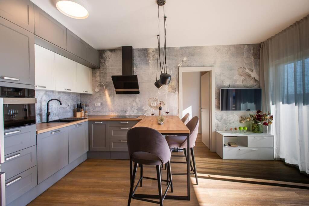 דירות טרוגיר Apartman Anja, Apartman S Pogledom מראה חיצוני תמונה